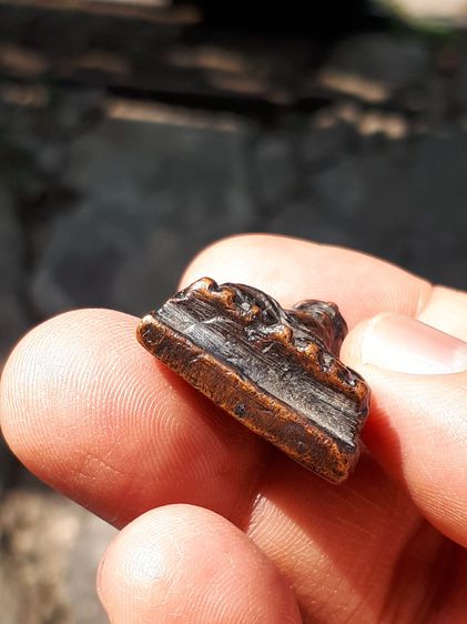 หลวงพ่อทวด หลังเตารีด พิมพ์ใหญ่ A ปี 2505 รุ่นแรก เนื้อโลหะ ผิวสองสี เนื้อเหยี่ยว ย่น รอยตะไบหยาบ เป็นแบบธรรมชาติ มีคราบขี้เบ้า มีคราบดิน พร รูปที่ 5