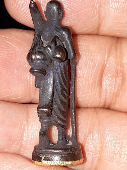 รูปหล่อพระสิวลี ก้นทองคำ ตอกโค็ดศาลา หลวงปู่ทิม ระยอง วัดละหารไร่ เนื้อโลหะ สูงประมาณ 3.8 ซม. สภาพสวยสมบูรณ์ เก่า แท้ แปลก หายาก รูปที่ 8