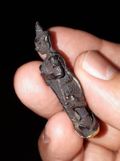 ท้าวเวสสุวรรณ ฐานทองคำ ตอกโค็ดศาลา 3 โค็ด หลวงปู่ทิม วัดละหารไร่ จังหวัดระยอง สภาพสวยสมบูรณ์ เก่า แท้ แปลก หายาก รูปที่ 6