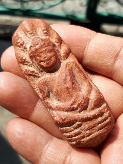 พระนาคปรก กรุนาดูน พิมพ์จัมโบ้ อายุ 1,200 ปี ศิลปทวาราวดี ยุคปลาย กรุสามต้นยาง อ.นาดูน จ.มหาสารคาม เนื้อดินเผาออกสีแดงเข้ม เนื้อดินหยาบ ขนาด รูปที่ 4