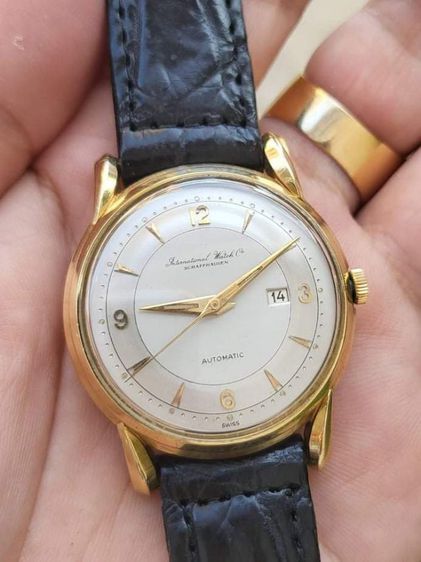 Vintage IWC International Watch Co. SCHAFFHAUSEN 18k Solid Gold ทรงขาบิดบอมเบย์Bombay นาฬิกาTopten ของโลก หน้าปัด3ชั้น มีวันที่  ตัวเรือนทองคำแท้18kตันๆ 37มิลรวมเม็ด 