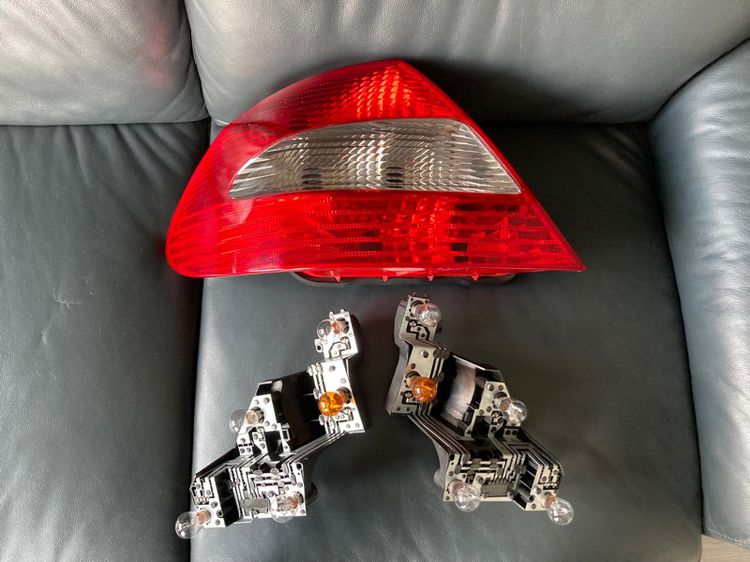 แผงวงจร ไฟท้าย ไฟเบรก CLK W209 ของแท้ Benz มือสอง สภาพดี  รูปที่ 4