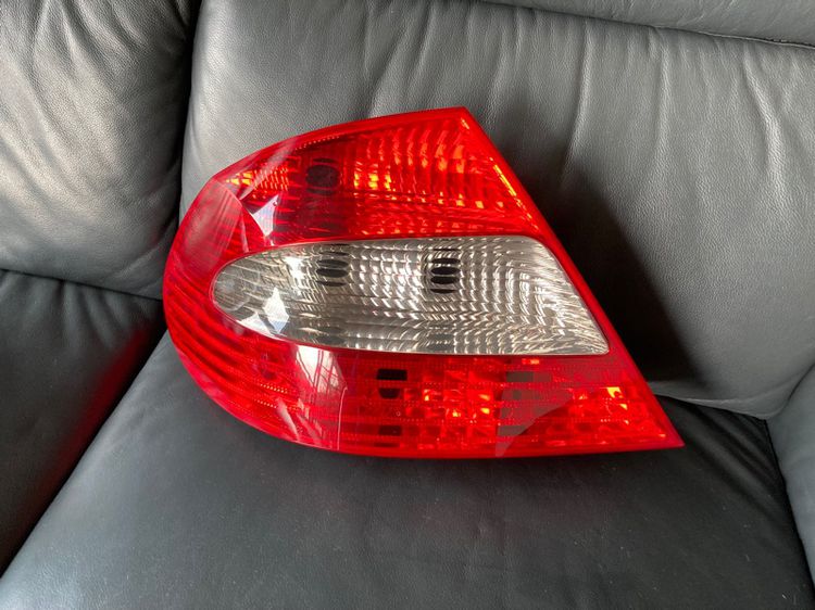 แผงวงจร ไฟท้าย ไฟเบรก CLK W209 ของแท้ Benz มือสอง สภาพดี  รูปที่ 2