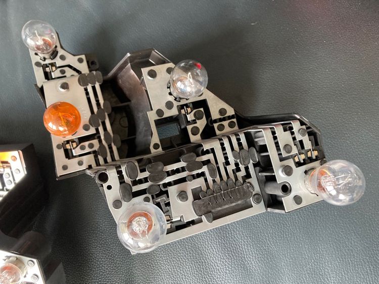 แผงวงจร ไฟท้าย ไฟเบรก CLK W209 ของแท้ Benz มือสอง สภาพดี  รูปที่ 5