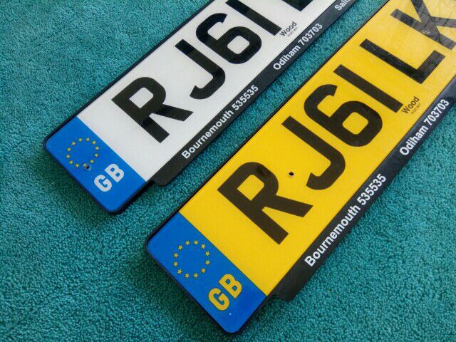 ป้ายทะเบียนรถยนต์ประเทศอังกฤษ พร้อมกรอบป้ายจากศูนย์ สภาพใหม่ครบคู่หน้าหลัง สำหรับสะสม หรือ ติดผนังโรงจอดรถ และ ติดรถยนต์ตามต้องการ หรือใส่ถ่ายรูปเก๋ๆ รูปที่ 2