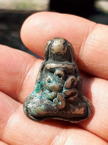 พระปิดตา ยันต์ยุ่ง เนื้อสัมฤทธิ์เงิน ขนาดพอดี สภาพสวยมาก หุ่นพิมพ์มาตรฐานนิยม เส้นยันต์เป็นแท่งคมชัด มีน้ำหนัก ผิวเดิมๆ-ไม่ผ่านการล้าง ตัวจร รูปที่ 8