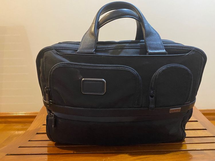กระเป๋า Tumi สีดำ ขนาด H 43.4 x W 42.8 x D 24.2 cm