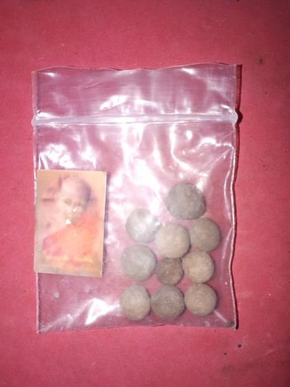 เม็ดผงยาวาสนา จินดามณี และรูปถ่ายปั้มตรายาง หลวงปู่เจือ วัดกลางบางแก้ว จ.นครปฐม จำนวน 9 เม็ด และคาถา แท้ หายาก      เม็ดผงยาวาสนา จินดามณีชุ รูปที่ 3