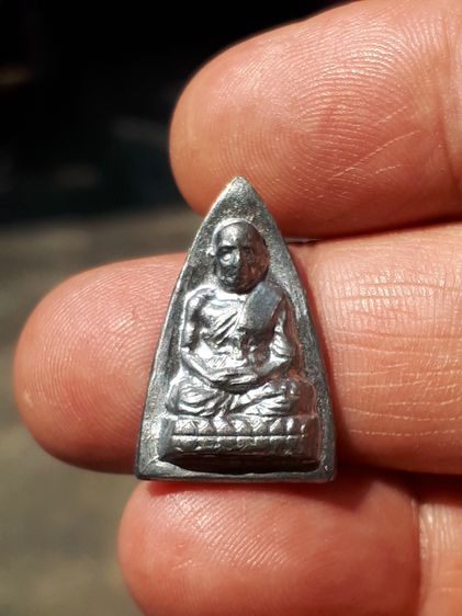 พระหลวงปู่ทวด พิมพ์กลีบบัว หลังหนังสือ รุน ๑ (ไม่มีไม้เอก) ปี 2508 เนื้อตะกั่ว พิมพ์ทรงถูกต้อง คมชัด ผิวเดิมๆ องค์พระมีขนาดค่อนข้างบาง น้ำหน รูปที่ 6