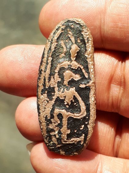 พระพิมพ์ลีลาไขว้ เนื้อดิน ลงรัก ลป.บุญ วัดกลางบางแก้ว หลังมีจารอักขระตัวเฑาะว์ แห้ง เหี่ยว รักหลุดร่อน องค์งามๆสภาพเยี่ยมๆ เก่า แท้ หายาก รูปที่ 6