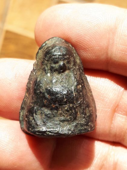 พระสังกัจจายน์ วัดดอนอะราง จารมือ หลังฝังท้าวเวสสุวรรณ ใต้ฐานจารชื่อ เนื้อตะกั่ว หลวงปู่หมุน ฐิตสีโล ปี 2525 พระสังกัจจายน์ครึ่งซีก ที่หลวงป รูปที่ 2