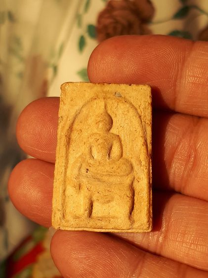 สมเด็จขี่แพะ หลวงปู่ทิม วัดละหารไร่ หลังยันต์แดง เนื้อผง ปี 2517 แห้ง เก่า แท้ หายาก พระสมเด็จขี่แพะ หลวงปู่ทิม เป็นพระเนื้อผงพิมพ์สมเด็จอีก รูปที่ 5