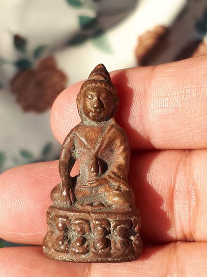 พระกริ่ง หลวงพ่อจาด พิมพ์ใหญ่ ออกวัดบางหอย ปี ๒๔๘๔ จ.ปราจีนบุรี เนื้อโลหะผสม สวย ผิวเดิมๆ เก่า แท้ หายาก      พระกริ่งรุ่นนี้จึงน่าสนใจอย่าง รูปที่ 2