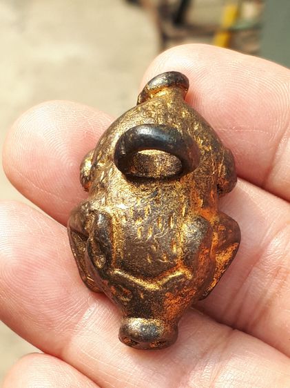  หมู หล่อโบราณ ใต้ท้องมียันต์ เนื้อตะกั่วอาบทองแดง หูขวาง มีหูในตัว ผิวมะระ แห้งเหี่ยว ขึ้นคราบ รูปแบบสวยงาม สภาพสมบูรณ์ สุดclassic เก่า แท้ รูปที่ 9