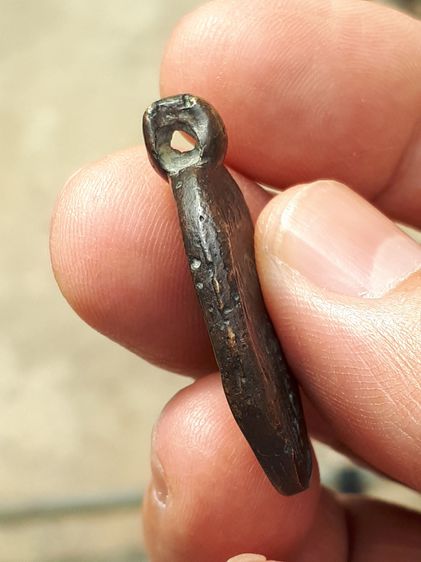 เหรียญหล่อโบราณ รุ่นแรก หลวงพ่อห้อง วัดช่องลม ราชบุรี ปี 2465 จัดสร้างออกมาน้อยมากๆจำนวนการสร้างไม่น่าจะเกิน 1000 เหรียญ เนื้อทองผสม เนื้อทอ รูปที่ 10