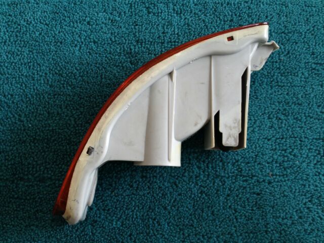 ไฟเลี้ยวในกันชนข้างขวา โตโยต้า 3ห่วง รุ่นไฟสั้นปี 94-95 ไฟเลี้ยวสภาพดี งาน TYC สีสดไม่ซีด และ ไฟเลี้ยวมุมหน้าซ้าย AE110-111 ของแท้ สภาพดี รูปที่ 4