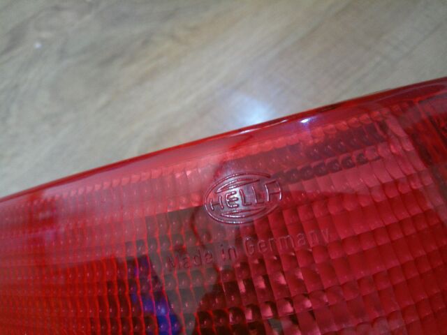 ไฟท้ายดวงนอกหลังซ้าย Audi A80 ปี 92-95 ของแท้ HELLA ผลิต เก่านอกสภาพสวยมีตำหนิจากการขนส่งนิดหน่อย และฝาพลาสติกปิดช่องในกันชนหน้าข้างซ้าย รูปที่ 7