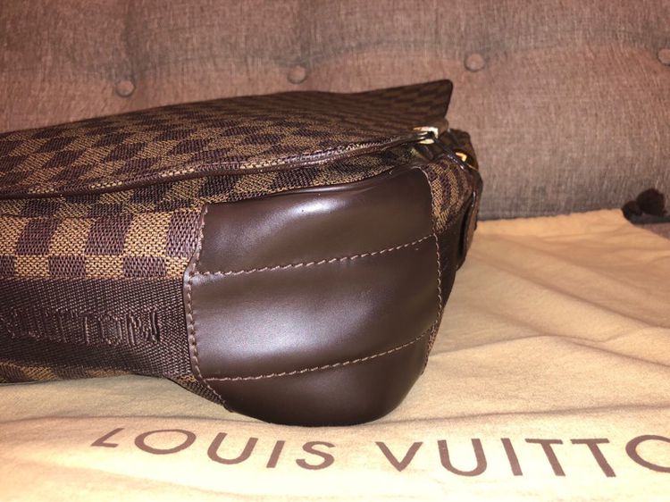 Louis Vuitton Damier Ebene Bastille MM ขายเพียง 18,900 บาท  กระเป๋าสะพายเท่ห์ๆ ราคาชิลๆ ใส่notebookได้ด้วยคะ ใบใหญ่คุ้มมาก รูปที่ 12