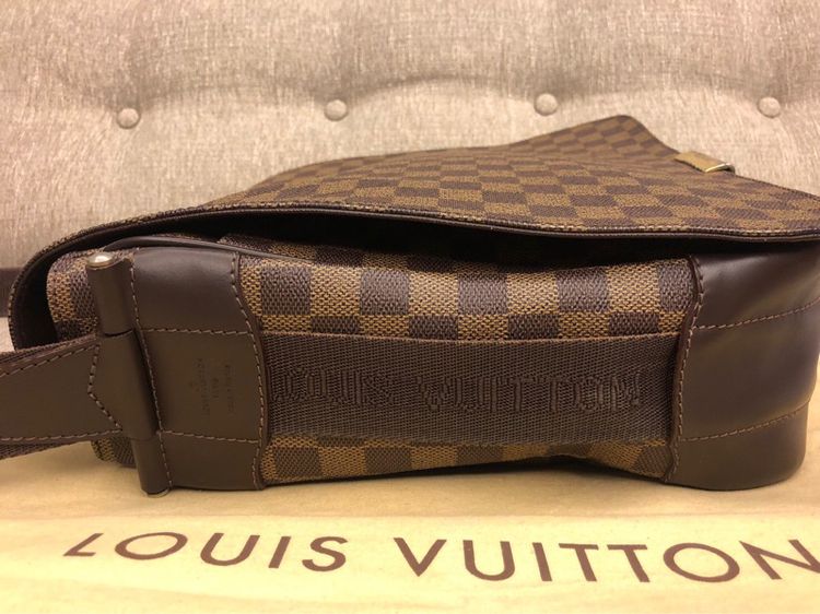 Louis Vuitton Damier Ebene Bastille MM ขายเพียง 18,900 บาท  กระเป๋าสะพายเท่ห์ๆ ราคาชิลๆ ใส่notebookได้ด้วยคะ ใบใหญ่คุ้มมาก รูปที่ 13