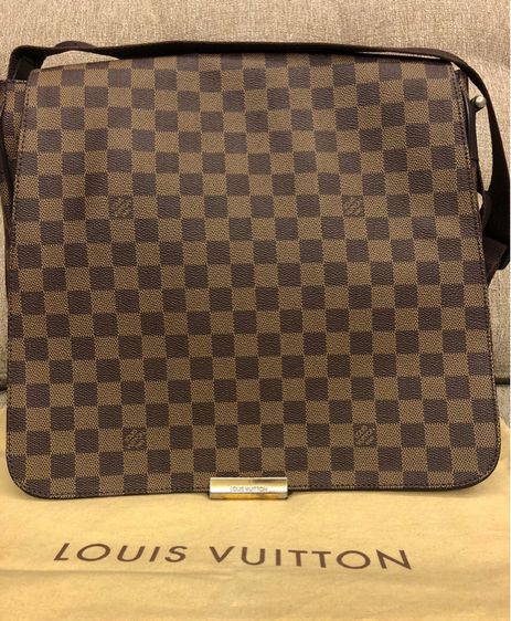 Louis Vuitton Damier Ebene Bastille MM ขายเพียง 18,900 บาท  กระเป๋าสะพายเท่ห์ๆ ราคาชิลๆ ใส่notebookได้ด้วยคะ ใบใหญ่คุ้มมาก รูปที่ 2