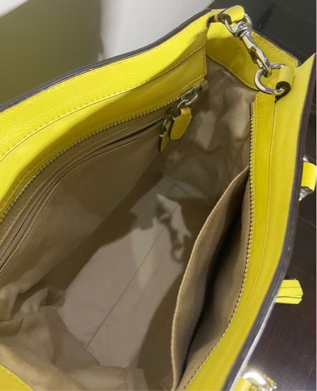 COACH mini ใหม่ไม่เคยใช้  กระเป๋าcrossbody สุดชิค สีหายาก กระเป๋าใหม่ซื้อมาไม่เคยใช้ราคาพิเศษ 7,900 บาท สภาพดี สีlemon รูปที่ 6