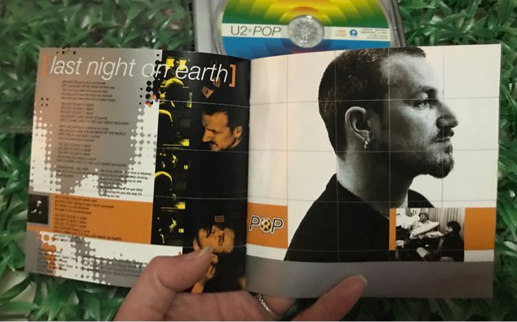 CD ซีดีเพลงสากล สภาพดี หายาก น่าสะสม🎉🎉  U2 PoP  ปกสวยมากกก แผ่นสวย ใครหาอยู่ รีบจักไปน๊าา รูปที่ 4