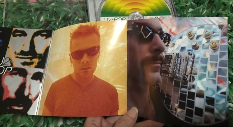 CD ซีดีเพลงสากล สภาพดี หายาก น่าสะสม🎉🎉  U2 PoP  ปกสวยมากกก แผ่นสวย ใครหาอยู่ รีบจักไปน๊าา รูปที่ 9
