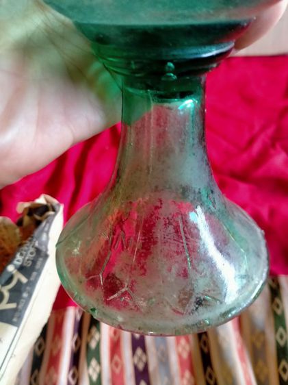 ตะเกียงน้ำมัน แก้วสีเขียวงานเก่าโบราณ รอยสะกิดบริเวณฐาน รูปที่ 2