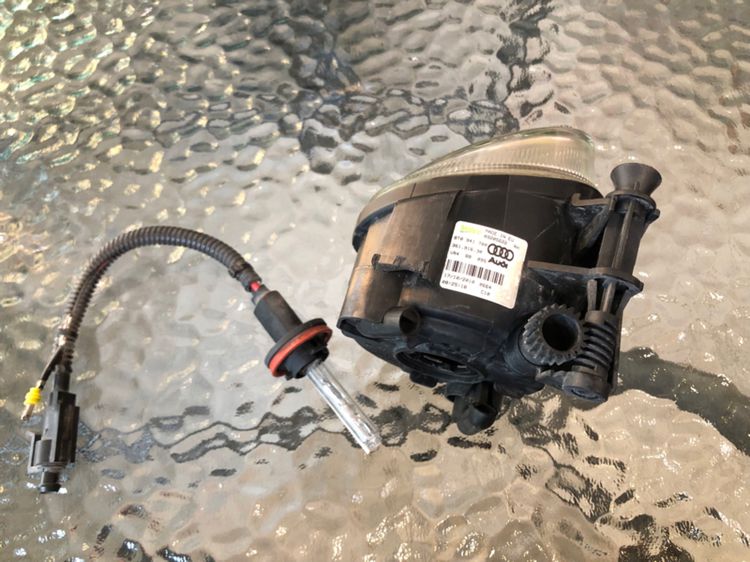 ไฟตัดหมอก Volkswagen Passat CC Part no. 89205622 ของแท้ มือสอง พร้อมหลอดไฟ XENON ข้างขวา ฝั่งคนขับ  รูปที่ 4