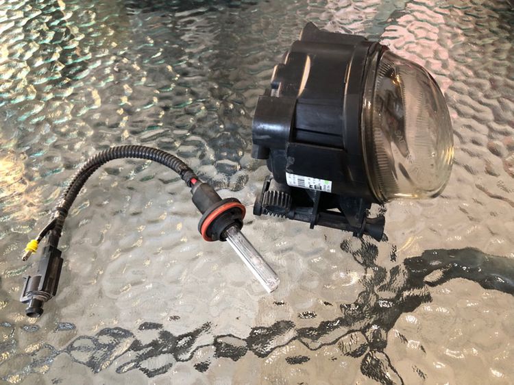 ไฟตัดหมอก Volkswagen Passat CC Part no. 89205622 ของแท้ มือสอง พร้อมหลอดไฟ XENON ข้างขวา ฝั่งคนขับ  รูปที่ 3