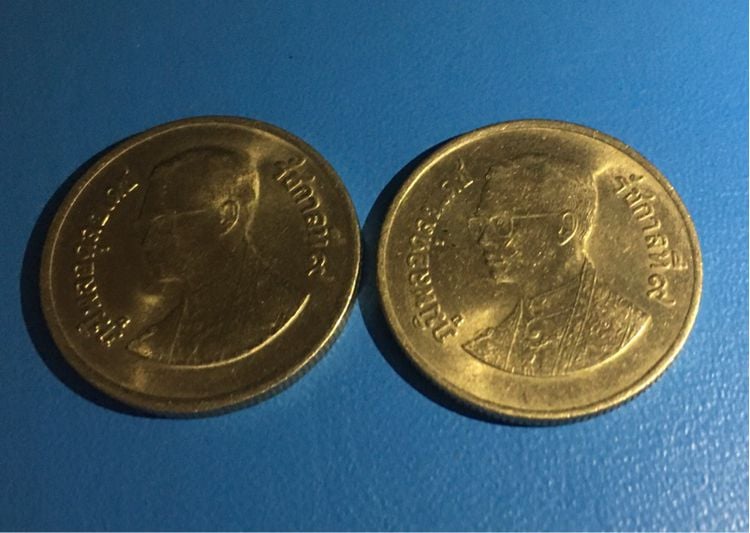 เหรียญไทย ขายเหรียญบาทปี2525 ไม่ผ่านใช้ตามภาพ สภาพเก่าเก็บ