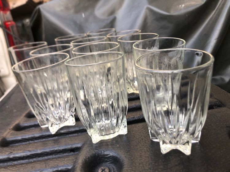 แก้วกาแฟตูดจีบใบสั้นเก่า รูปที่ 2