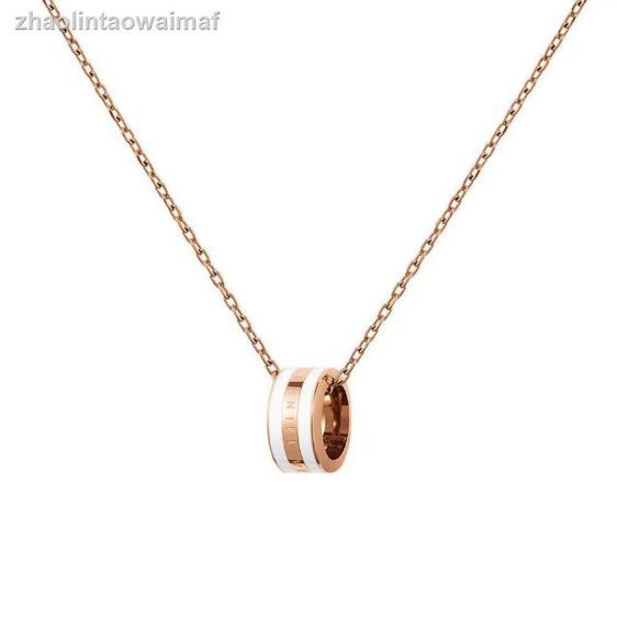 สร้อยคอ DW ที่มาพร้อมดีไซน์อันงามสง่าออกแบบมาให้สวมใส่เป็นเครื่องประดับในชีวิตประจำวัน  สร้อยคอมีวางจำหน่ายเพียงขนาดเดียว แต่สามารถปรับความยาวได้ตั้งแต่ 45 ซม. ถึง 49 ซม. โดยใช้ห่วงปรับขนาดได้ถึงสามวง รูปที่ 11