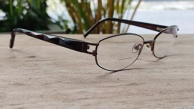 Elizabeth Arden vintage eyeglasses size 53-16-135mm Full Rim กรอบแว่นของแท้มือสอง งานวินเทจหายาก ทรงสวย วัสดุจับแล้วรู้เลยว่ามีราคา รูปที่ 3
