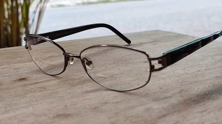 Elizabeth Arden vintage eyeglasses size 53-16-135mm Full Rim กรอบแว่นของแท้มือสอง งานวินเทจหายาก ทรงสวย วัสดุจับแล้วรู้เลยว่ามีราคา รูปที่ 5
