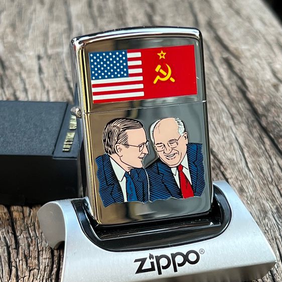 Vintage 1990 Zippo USA - USSR รูปที่ 2