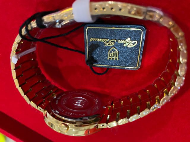 นาฬิกา​ Olym sport master  ของแท้​ บางสายทองกระจกกันรอย​ แซพฟราย​แท้​ 40มม.​ กล่องใบครบ​ สวยมาก​ ส่งฟรี รูปที่ 4