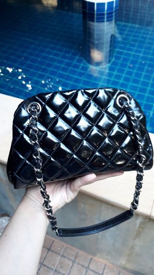Used Chanel mini patent Mademoiselle Bowler Bag 8" holo15แท้น่ารักมากๆๆค่ะ รูปที่ 3