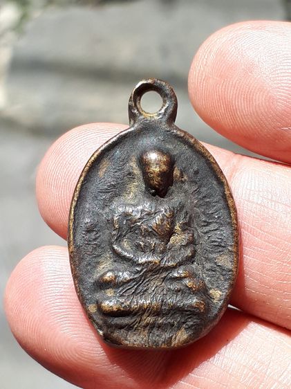 เหรียญไข่ หลวงพ่อไปล่ วัดกำแพง รุ่นแรก ปี 2478 เนื้อฝาบาตร เนื้อเหยี่ยว ย่น สภาพสวยมาก แท้ดูง่าย เก่า เดิมๆ  สร้างน้อย หายาก พุทธคุณสุดยอดทา รูปที่ 3