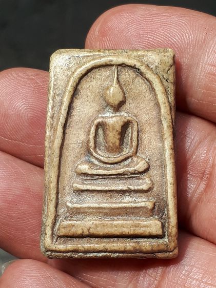 พระสมเด็จ พิมพ์ใหญ่ วัดระฆัง กทม. ปี 24xx รุ่นแรก เนื้อผงพุทธคุณ มวลสารครบ จัด ละเอียด หลังเรียบมีรอยกาบหมาก รูปทรงสวย งดงามมาก ขอบไม่คม แห้ รูปที่ 2