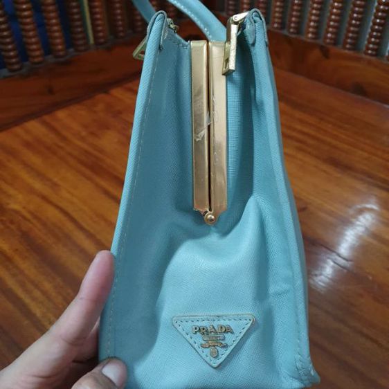กระเป๋าถือหนังแท้สีฟ้าสภาพสวย รูปที่ 4