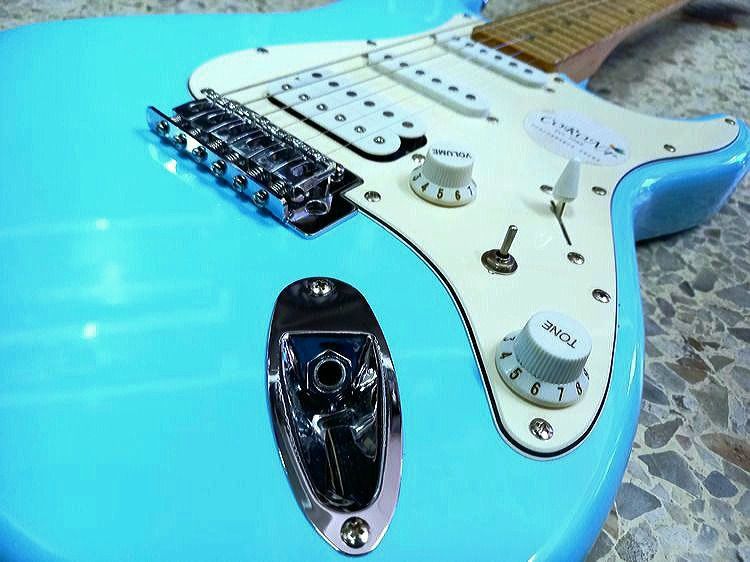 Corona กีตาร์ไฟฟ้า ทรง Stratocaster สีฟ้า เคลือบเงาสวยๆ ปิคอัพ Hss Selector 5 ทาง Fingerboard จำนวน 22 เฟรตแถม กระเป๋า สายแจ็ค จัดส่งฟรี รูปที่ 2