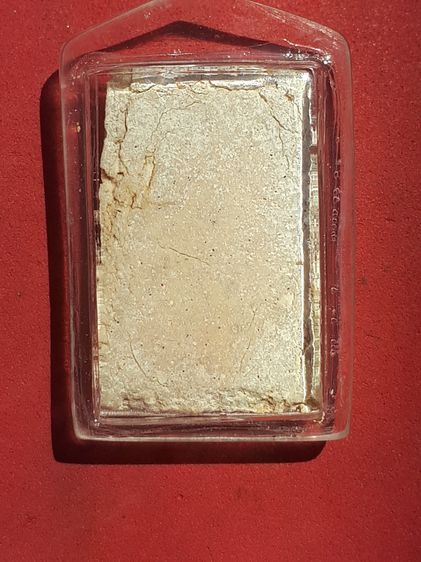 พระสมเด็จ พิมพ์ใหญ่ ปิดทอง เนื้อผง มวลสารครบ จัด ละเอียด ผิวมัน ฉ่ำ หลังเรียบ รูปทรงสวย งดงาม ขอบไม่คม แห้ง เหี่ยว ยุบย่น เนื้อหามวลสารของพร รูปที่ 2