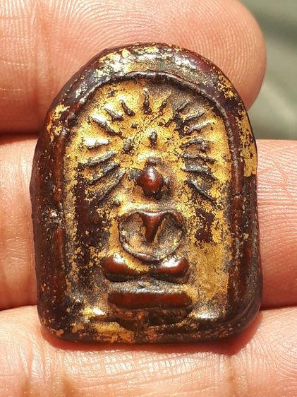 พระพิมพ์ซุ้มรัศมี เนื้อผง ลงรักปิดทอง หลวงปู่บุญ วัดกลางบางแก้ว หลังยันต์เฑาะว์ (เป็นยันต์แก้วสารพัดนึก) ในสายวัดกลางบางแก้วมักใช้ยันต์นี้ปร รูปที่ 3