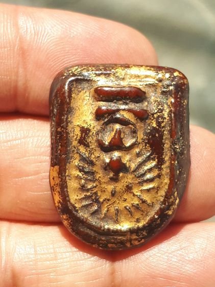 พระพิมพ์ซุ้มรัศมี เนื้อผง ลงรักปิดทอง หลวงปู่บุญ วัดกลางบางแก้ว หลังยันต์เฑาะว์ (เป็นยันต์แก้วสารพัดนึก) ในสายวัดกลางบางแก้วมักใช้ยันต์นี้ปร รูปที่ 8