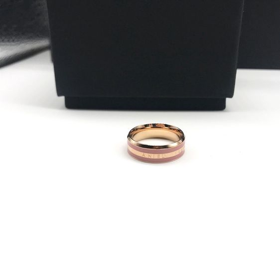 แท้100 พร้อมส่ง แหวน DW ring ลด80 อุปกรณ์ครบ มี2รุ่น แหวนแบรนด์เนม แหวนDW แหวนเพชร แหวนแฟชั่น แหวนdaniel แหวนคู่ แหวน รูปที่ 11