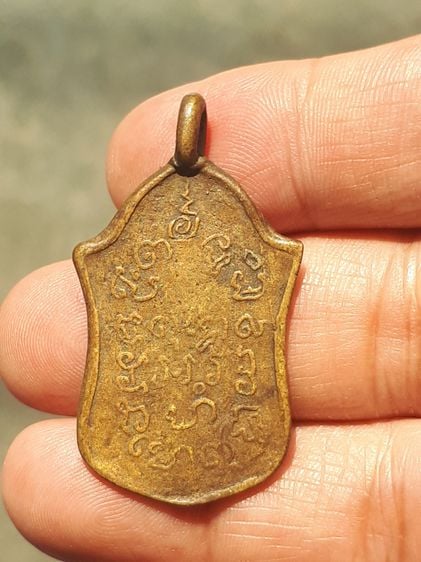 เหรียญหล่อลพ.โต วัดวิหารทอง รุ่นแรก ปี 2460 เนื้อทองผสม รูปทรงสวย หล่อโบราณ มีนำ้หนัก ผิวเดิม เก่า แท้ หายาก  เหรียญหล่อลพ.โต หูเชื่อมแบบขวา รูปที่ 3