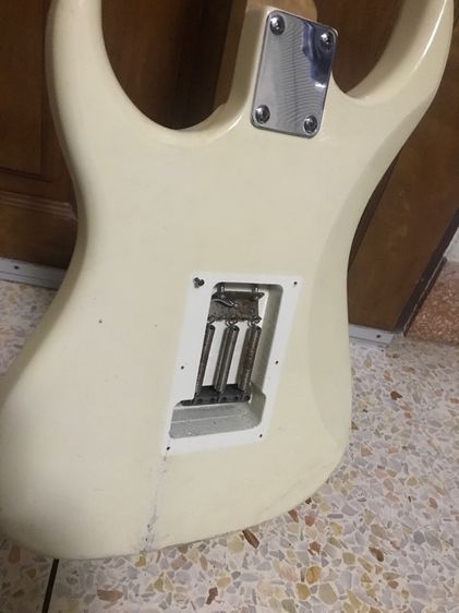 กีตาร์ไฟฟ้าสีขาวยี่ห้อ AXL ใช้งานได้ดีมีซอง รูปที่ 5