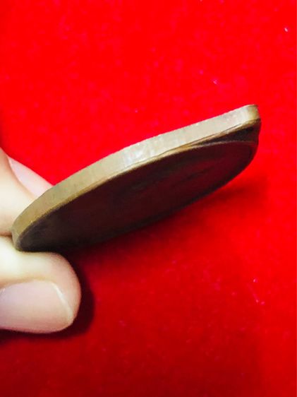 หลวงปู่ฝั้น อาจาโร เหรียญรุ่น 6 เนื้อทองแดงรมดำ ศิษย์ ทอ.สร้างถวาย รูปที่ 7