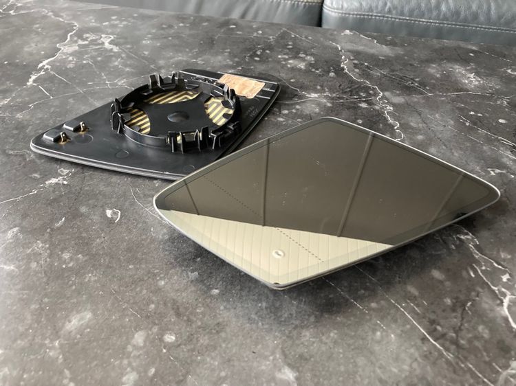 แผ่นเนื้อกระจกข้าง Benz W204 W212 W207 W117 W176 W246 W221 W218 W166 ของแท้ มือสอง รูปที่ 2